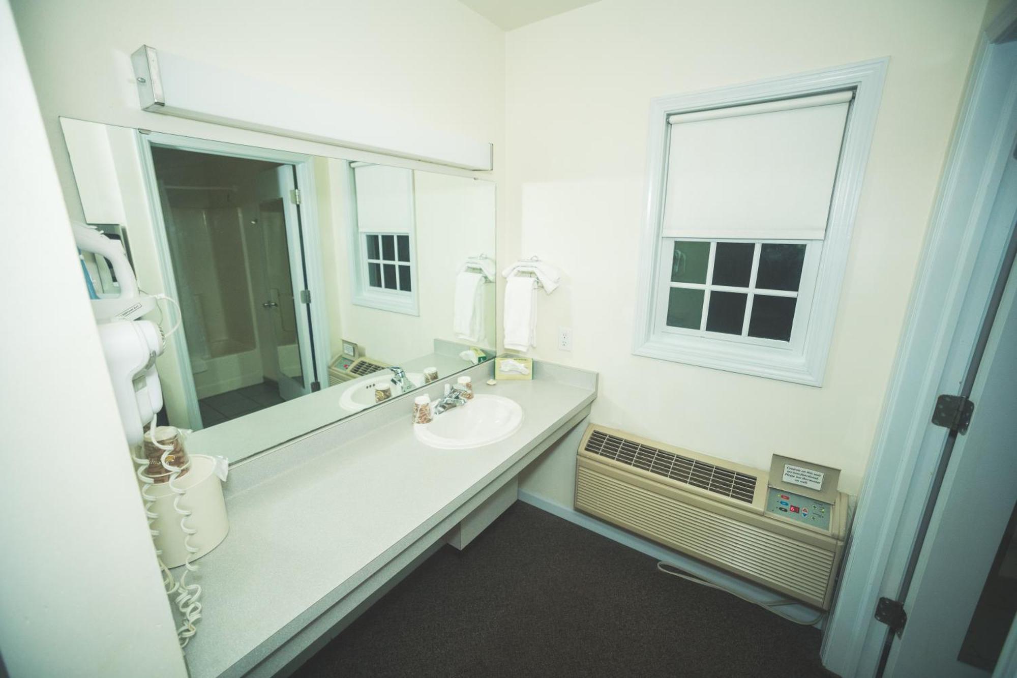 The Chalet Motel Mequon Kültér fotó